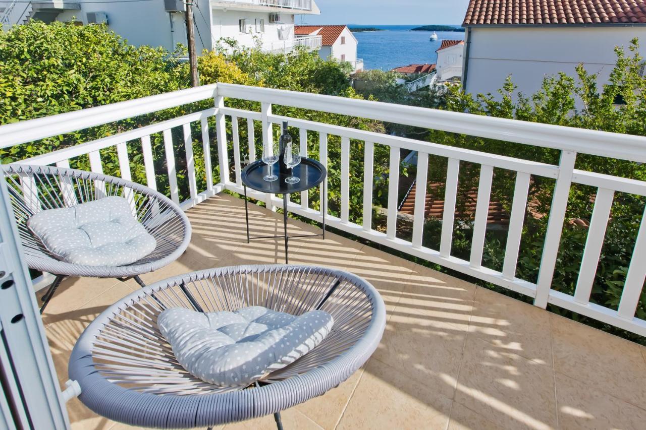 Anita Hvar Town